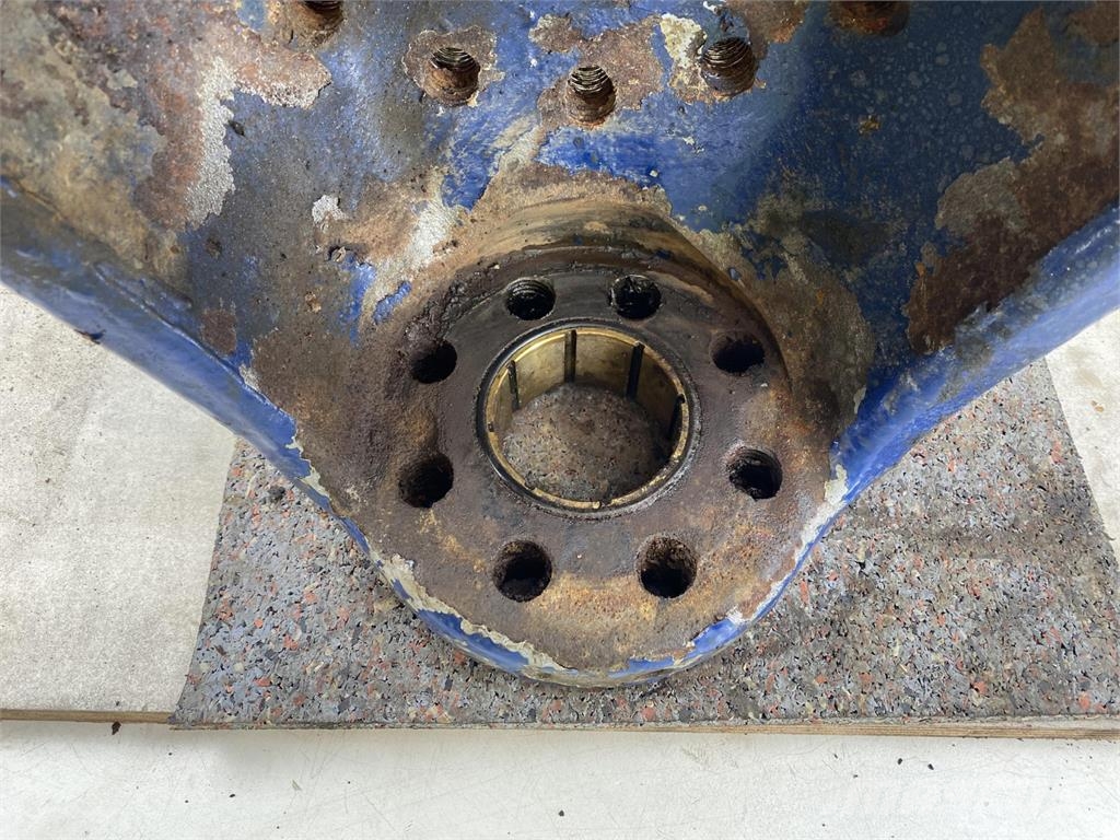 Liebherr LTM 1030-2 Steering knuckle 16 holes axle 2 轴