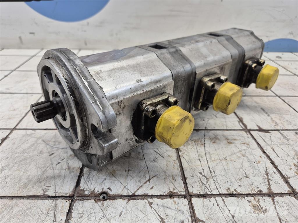 Liebherr LTM 1035-2 3 way gear pump Krandele og udstyr