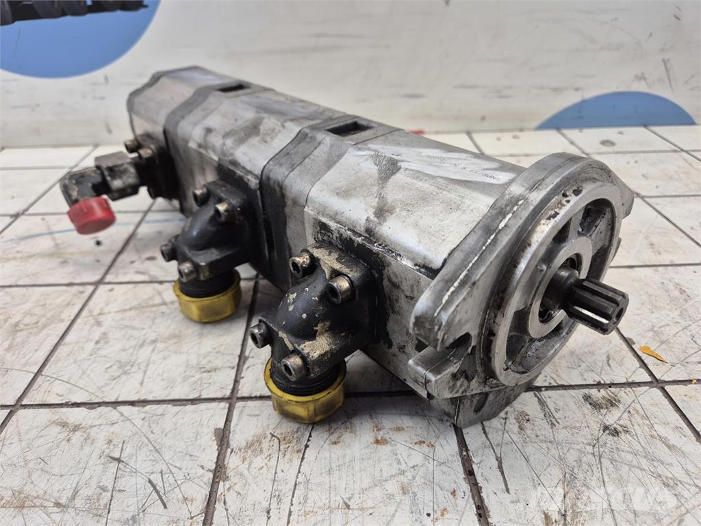 Liebherr LTM 1035-2 3 way gear pump Krandele og udstyr