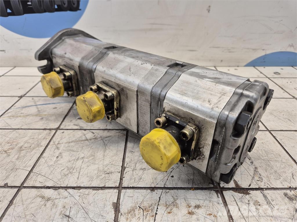 Liebherr LTM 1035-2 3 way gear pump Krandele og udstyr