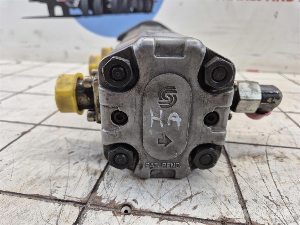 Liebherr LTM 1035-2 3 way gear pump Krandele og udstyr