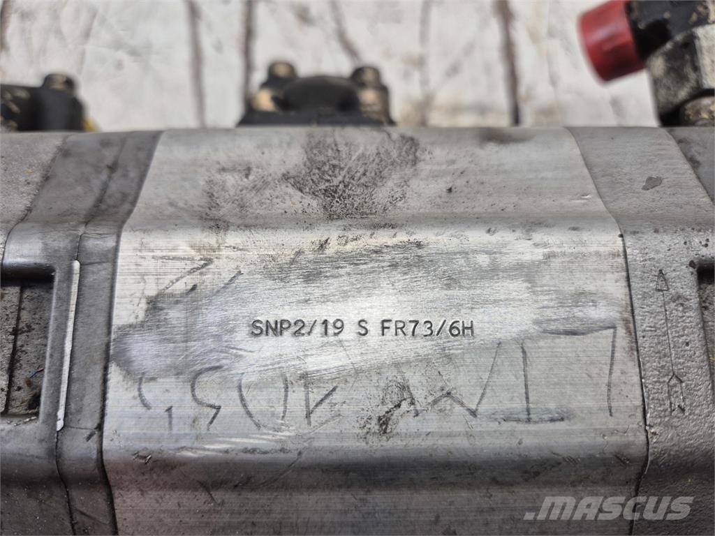 Liebherr LTM 1035-2 3 way gear pump Krandele og udstyr