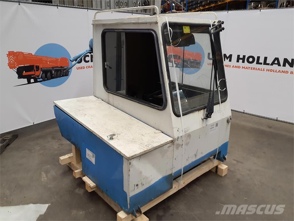 Liebherr LTM 1035/3 lower cabin Kabine in notranjost