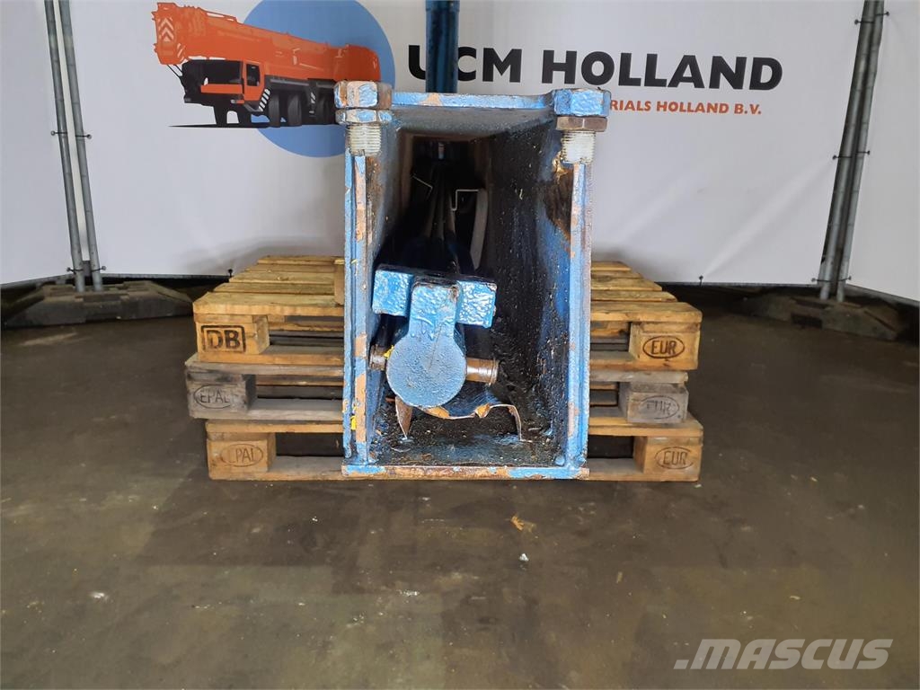 Liebherr LTM 1035-3 outrigger beam front complete Запчасти для кранов