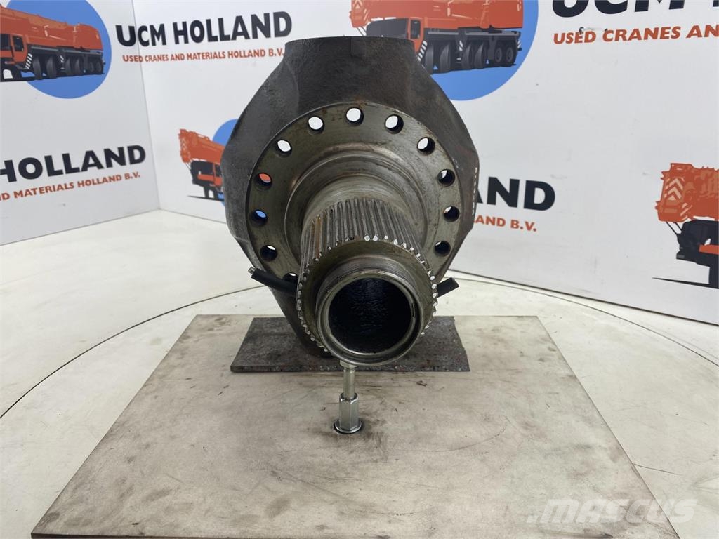 Liebherr LTM 1035 Steering knuckle 16 holes axle 1 Ejes