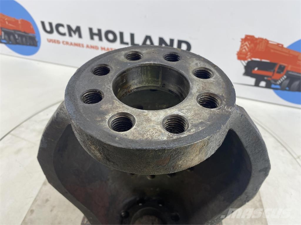 Liebherr LTM 1035 Steering knuckle 16 holes axle 1 Ejes
