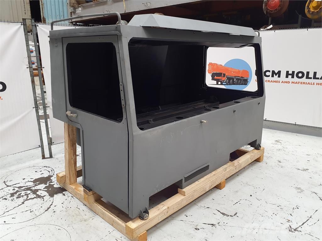 Liebherr LTM 1050 drivers cabin كابينة والداخلية