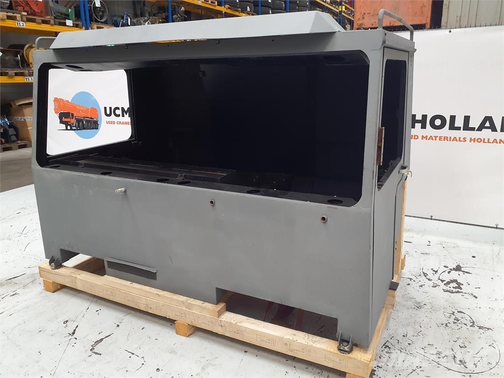 Liebherr LTM 1050 drivers cabin كابينة والداخلية