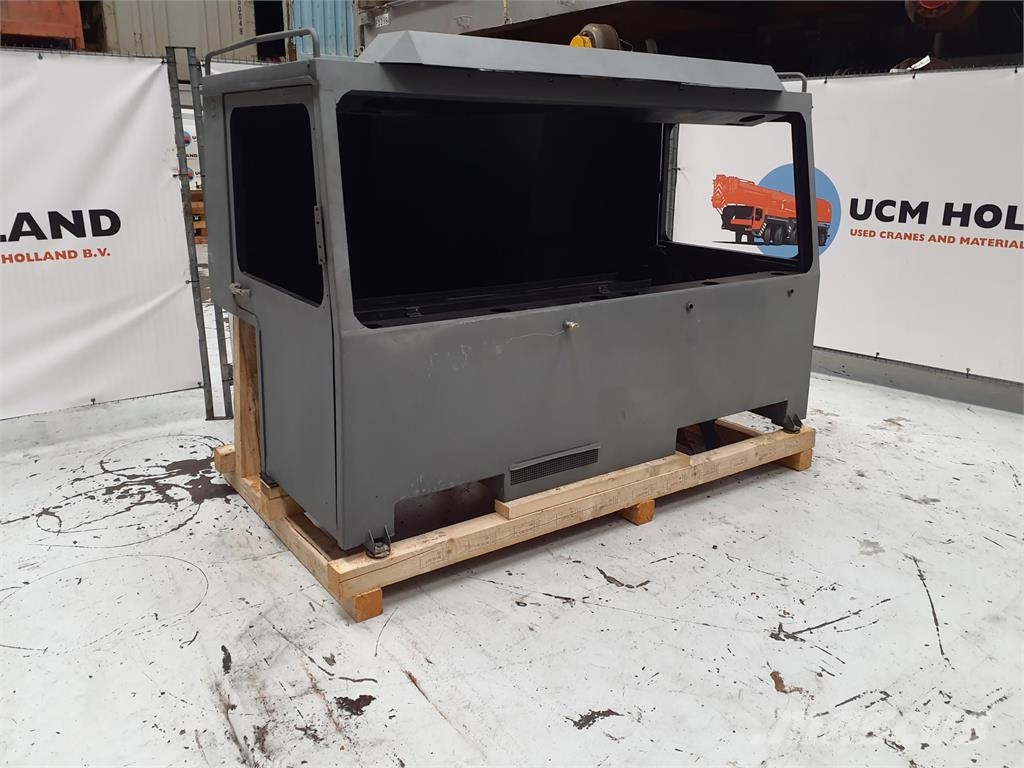 Liebherr LTM 1050 drivers cabin كابينة والداخلية