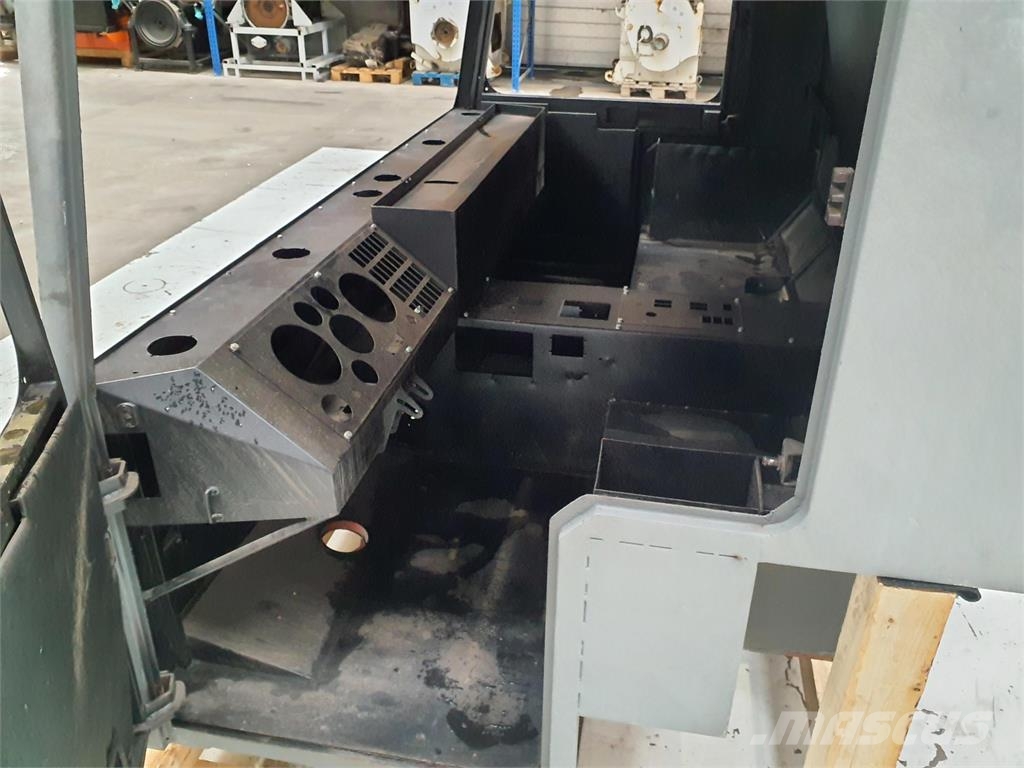 Liebherr LTM 1050 drivers cabin كابينة والداخلية