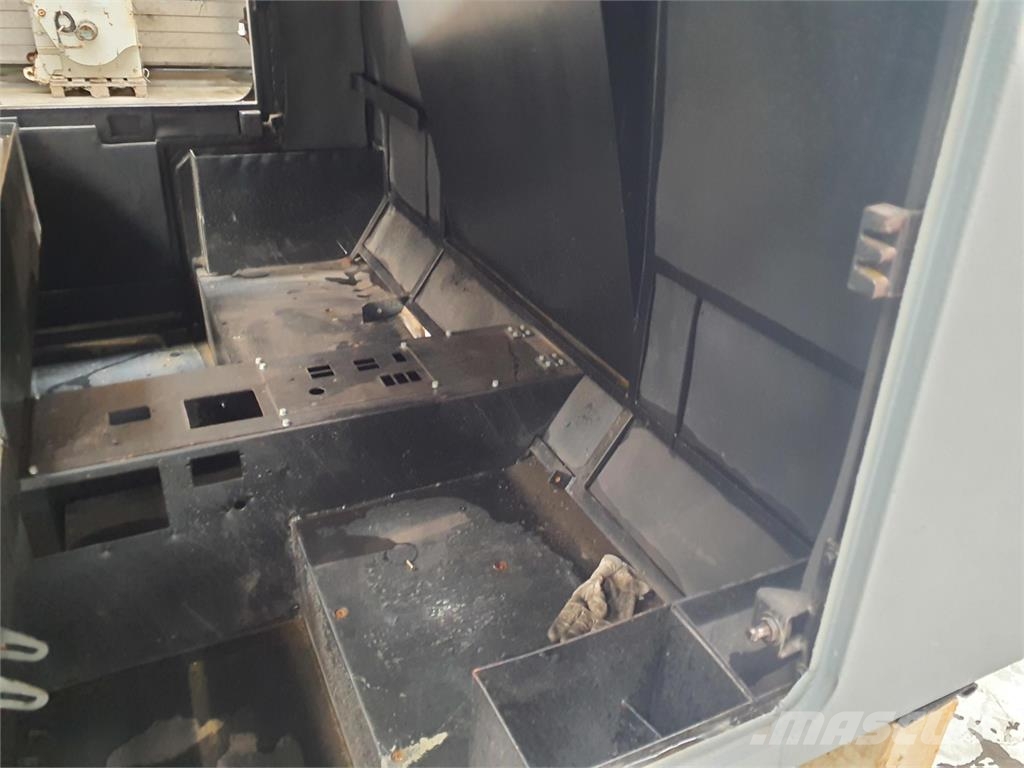Liebherr LTM 1050 drivers cabin كابينة والداخلية