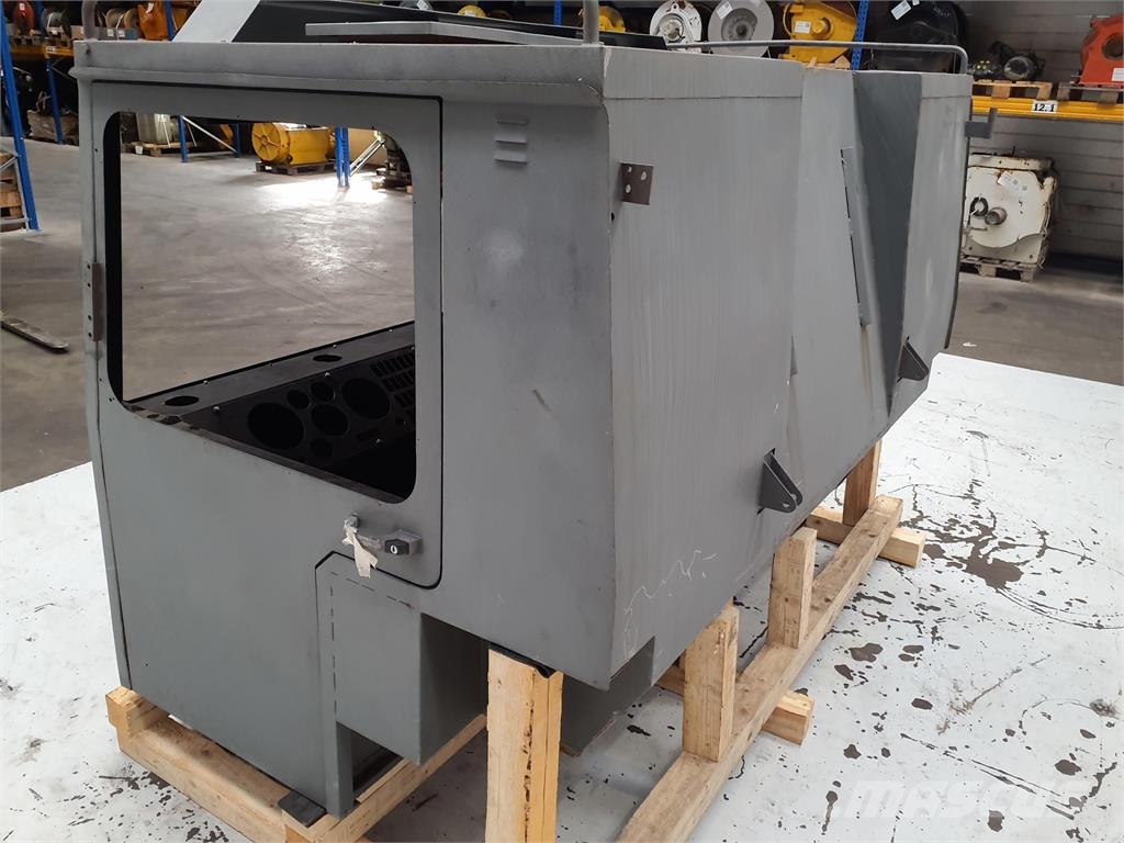 Liebherr LTM 1050 drivers cabin كابينة والداخلية