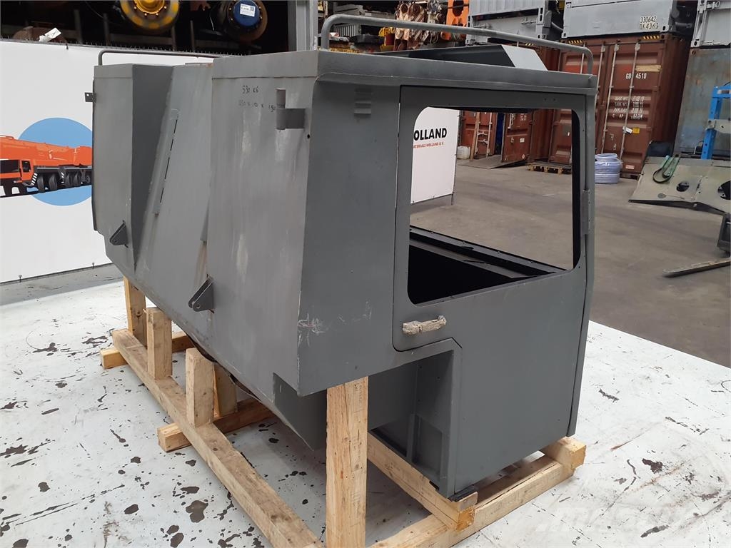 Liebherr LTM 1050 drivers cabin كابينة والداخلية