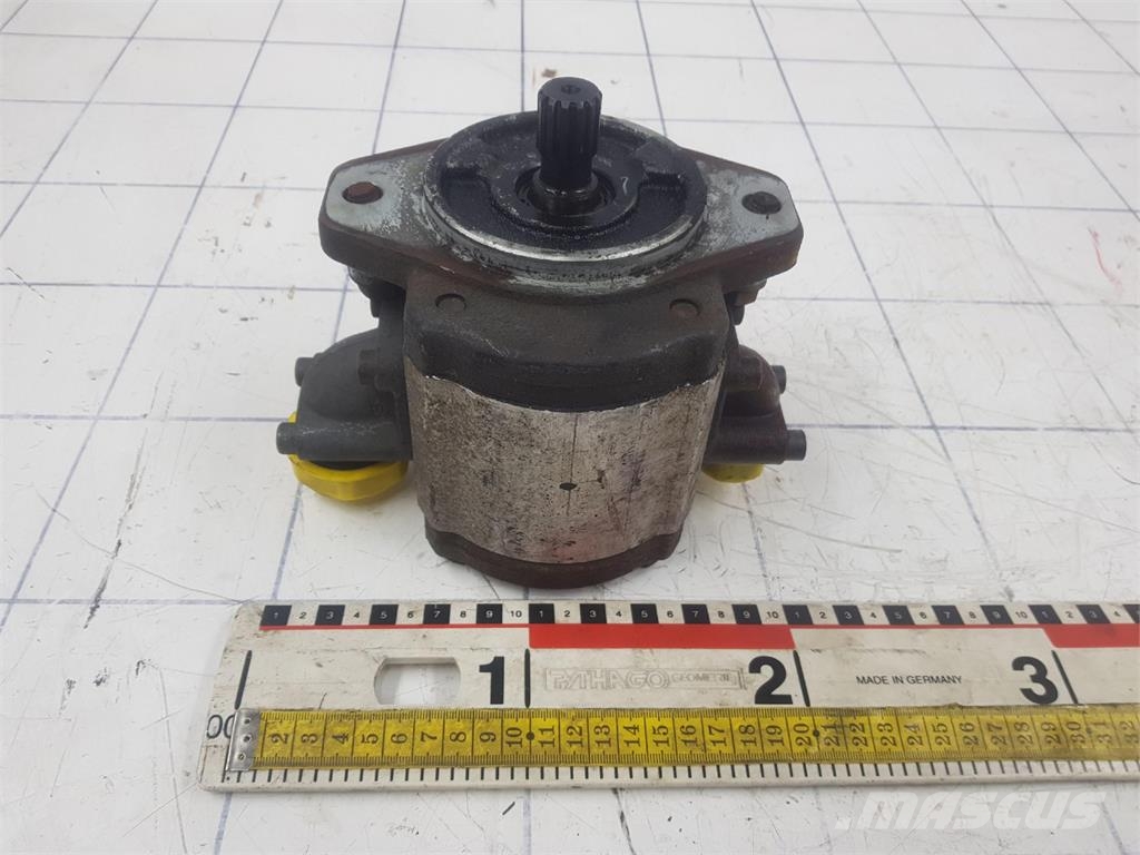 Liebherr LTM 1055-3.2 gear pump Crane parts and equipment