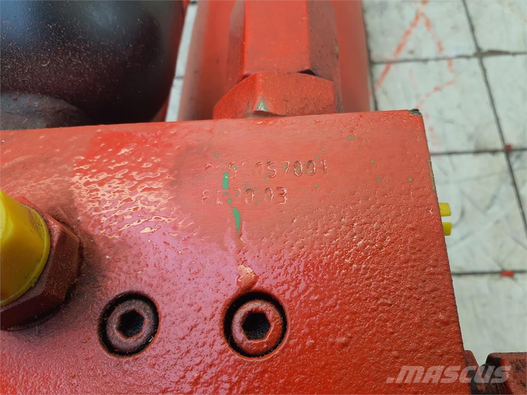 Liebherr LTM 1060-2 counterweight cylinder Peças e equipamento de gruas