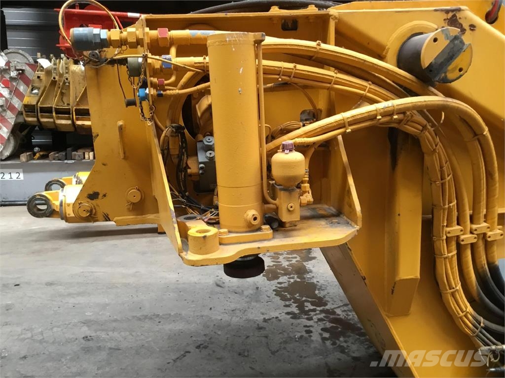 Liebherr LTM 1060-2 counterweight cylinder Peças e equipamento de gruas