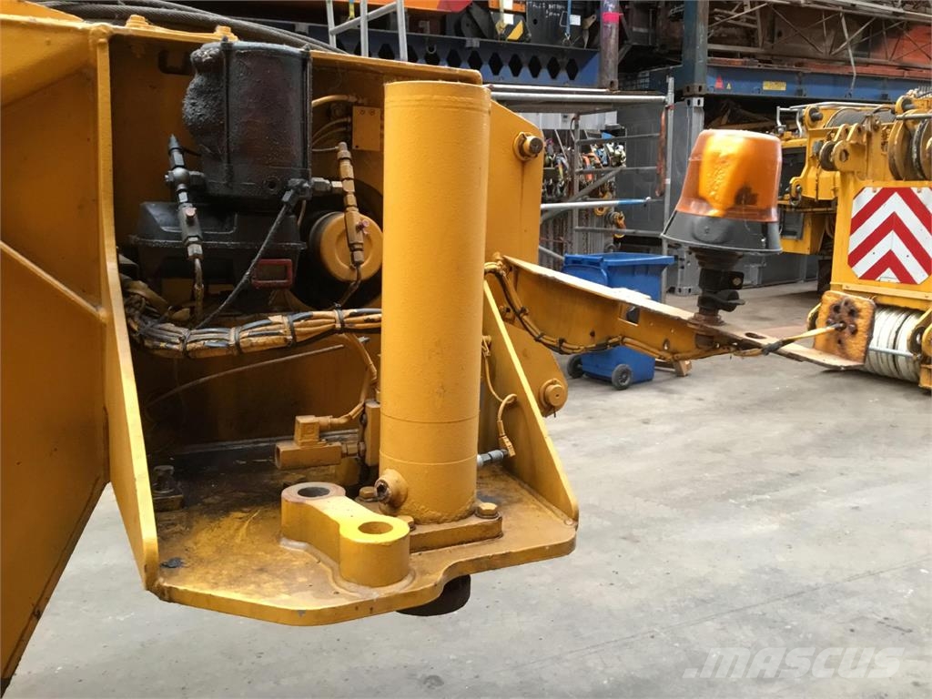 Liebherr LTM 1060-2 counterweight cylinder Peças e equipamento de gruas