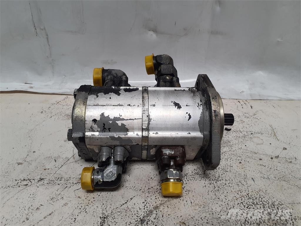 Liebherr LTM 1060-2 dual gear pump Части и оборудване за кранове