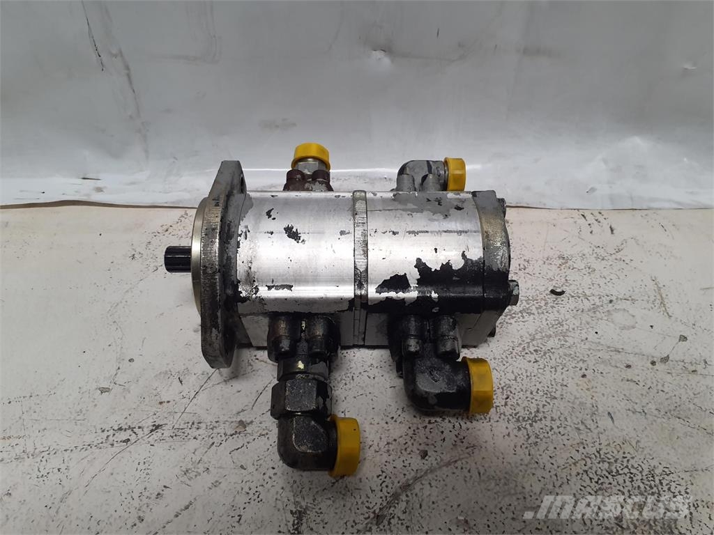 Liebherr LTM 1060-2 dual gear pump Части и оборудване за кранове