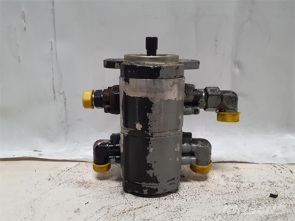 Liebherr LTM 1060-2 dual gear pump Части и оборудване за кранове