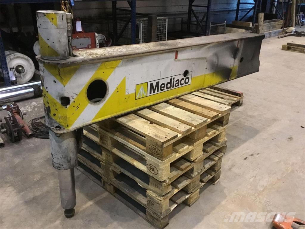 Liebherr LTM 1060-2 outrigger complete Части и оборудване за кранове