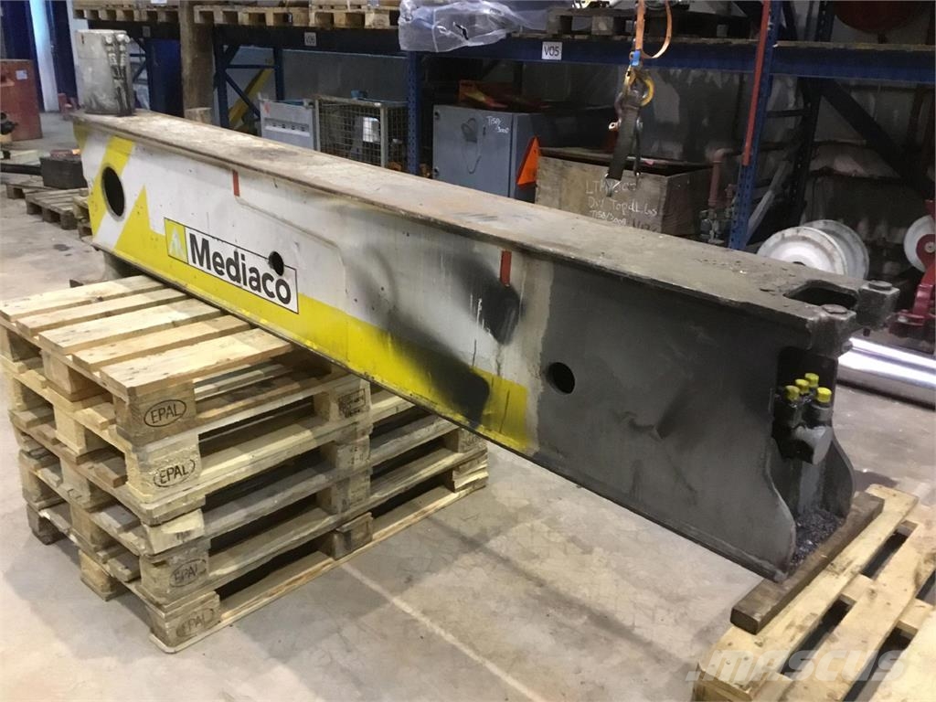 Liebherr LTM 1060-2 outrigger complete Части и оборудване за кранове