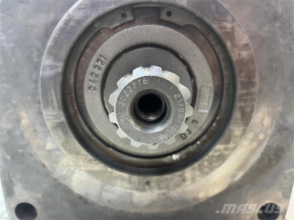Liebherr LTM 1060-2 pump rebuild Peças e equipamento de gruas