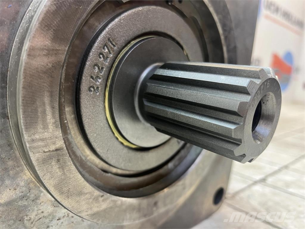 Liebherr LTM 1060-2 pump rebuild Peças e equipamento de gruas