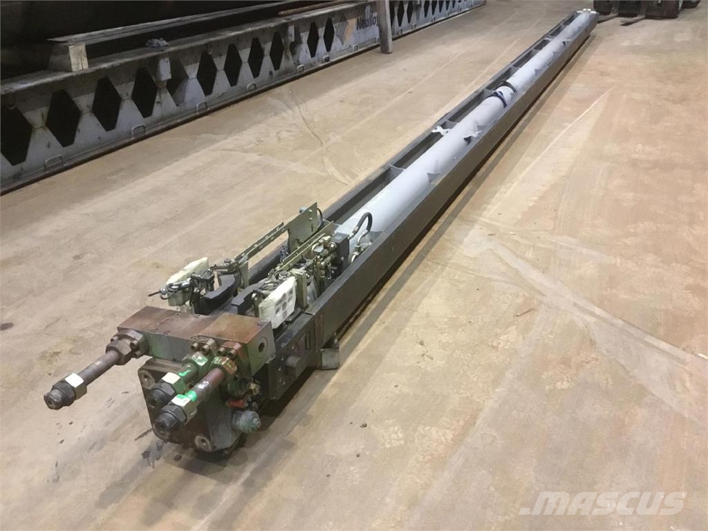 Liebherr LTM 1060-2 telescopic cylinder Peças e equipamento de gruas