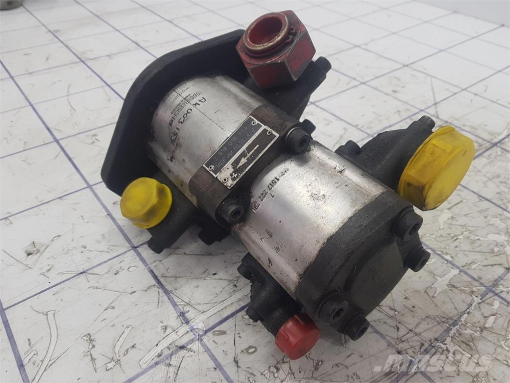 Liebherr LTM 1060/2 TWO-STAGE PUMP Peças e equipamento de gruas