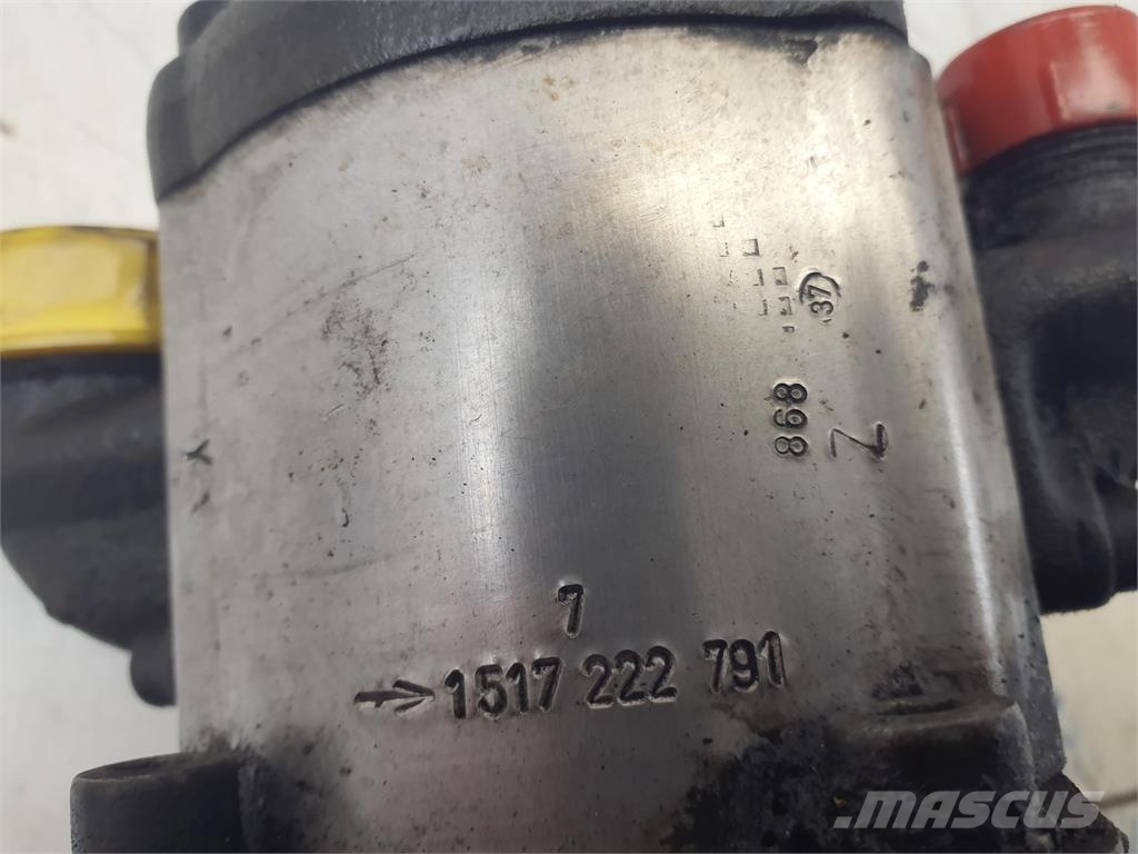 Liebherr LTM 1060/2 TWO-STAGE PUMP Peças e equipamento de gruas