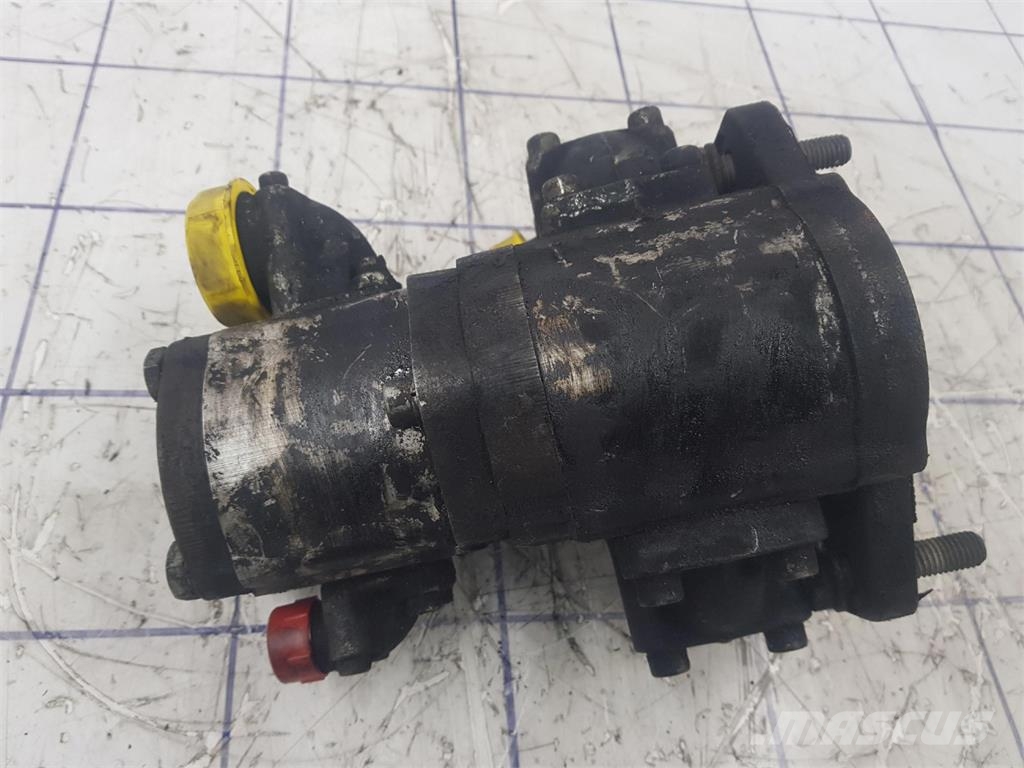 Liebherr LTM 1060/2 TWO-STAGE PUMP Peças e equipamento de gruas