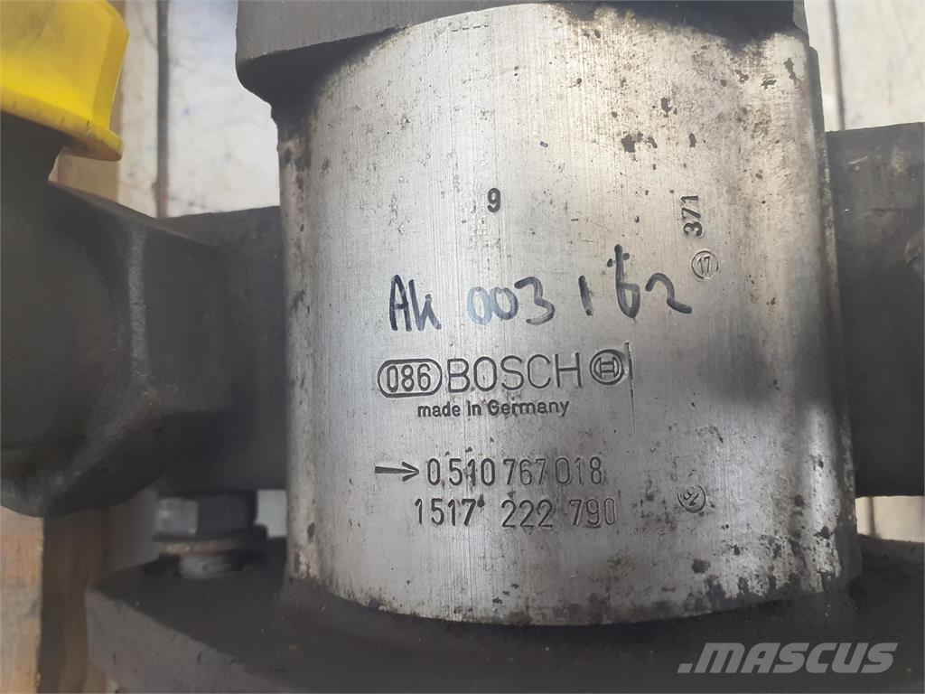 Liebherr LTM 1060/2 TWO-STAGE PUMP Peças e equipamento de gruas