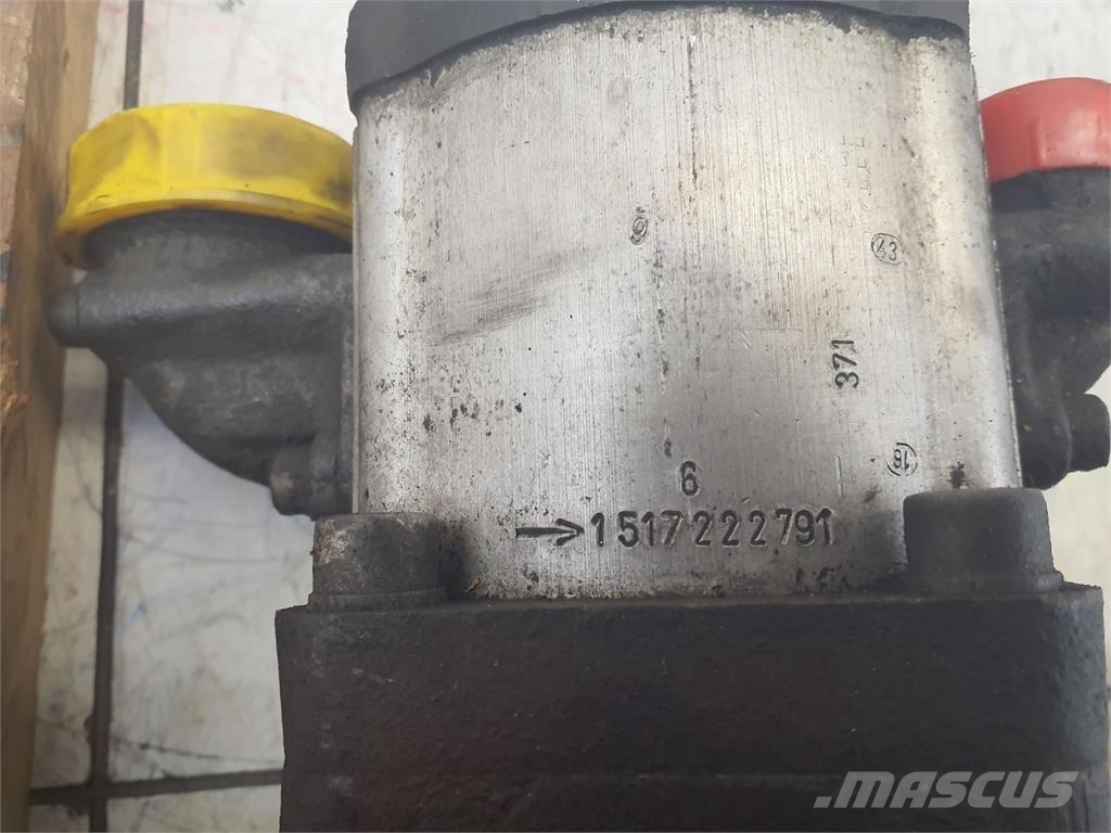Liebherr LTM 1060/2 TWO-STAGE PUMP Peças e equipamento de gruas