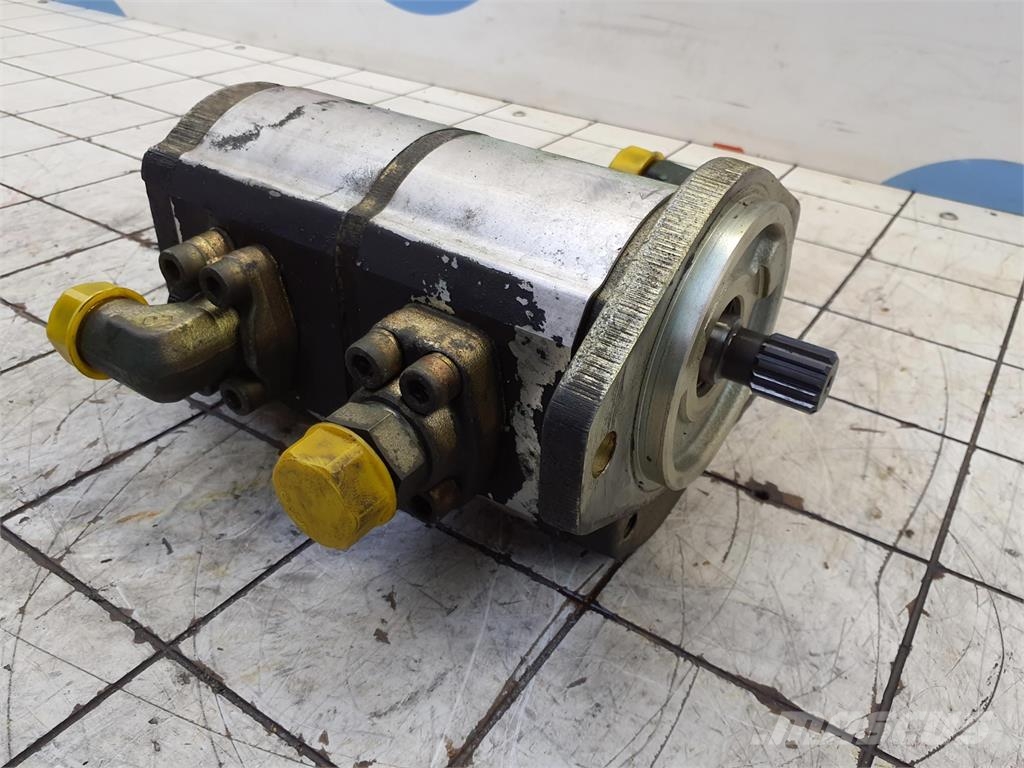 Liebherr LTM 1060-2 TWO-STAGE PUMP Kranų dalys ir įranga