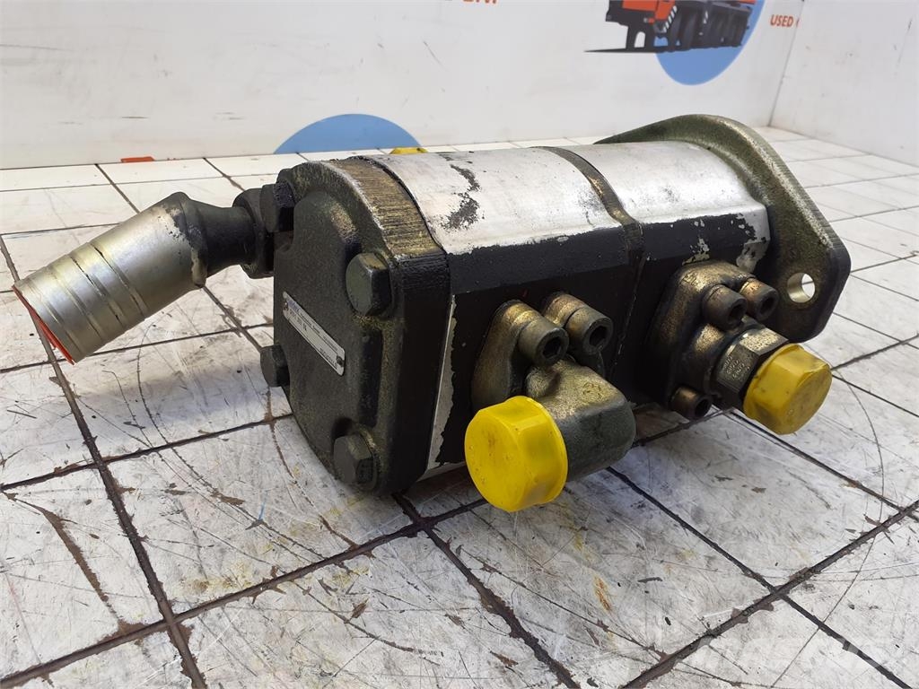 Liebherr LTM 1060-2 TWO-STAGE PUMP Kranų dalys ir įranga