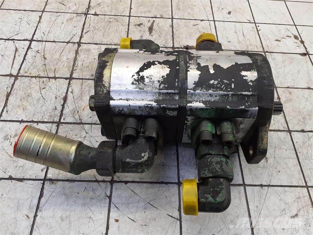 Liebherr LTM 1060-2 TWO-STAGE PUMP Kranų dalys ir įranga
