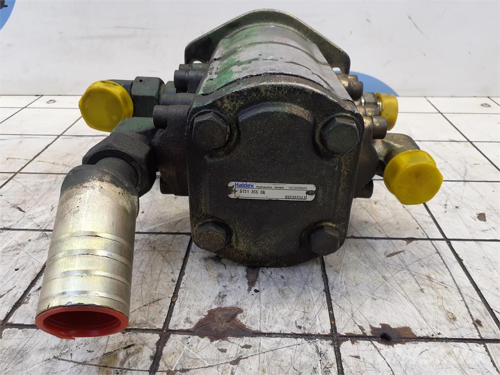 Liebherr LTM 1060-2 TWO-STAGE PUMP Kranų dalys ir įranga
