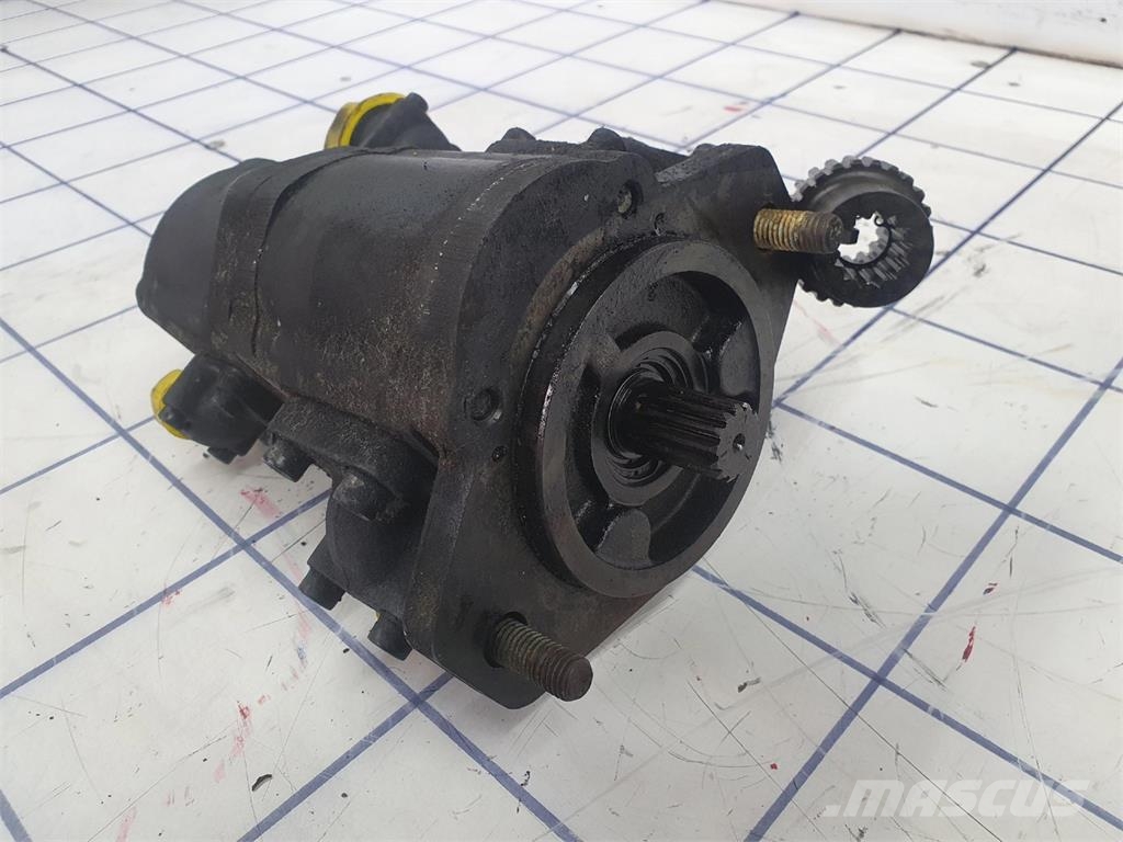 Liebherr LTM 1060/2 TWO-STAGE PUMP Части и оборудване за кранове