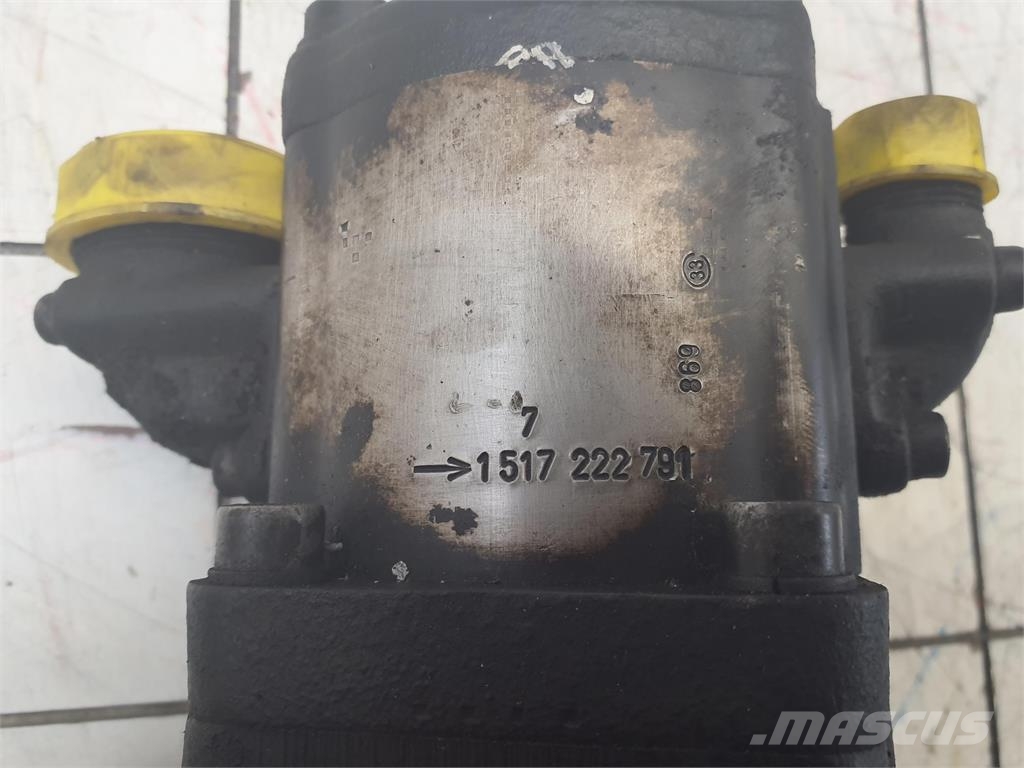 Liebherr LTM 1060/2 TWO-STAGE PUMP Части и оборудване за кранове