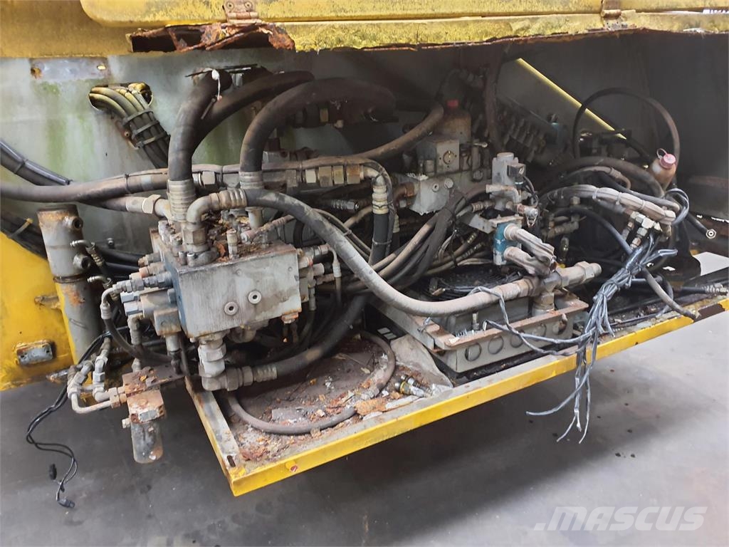Liebherr LTM 1060-2 upper Части и оборудване за кранове