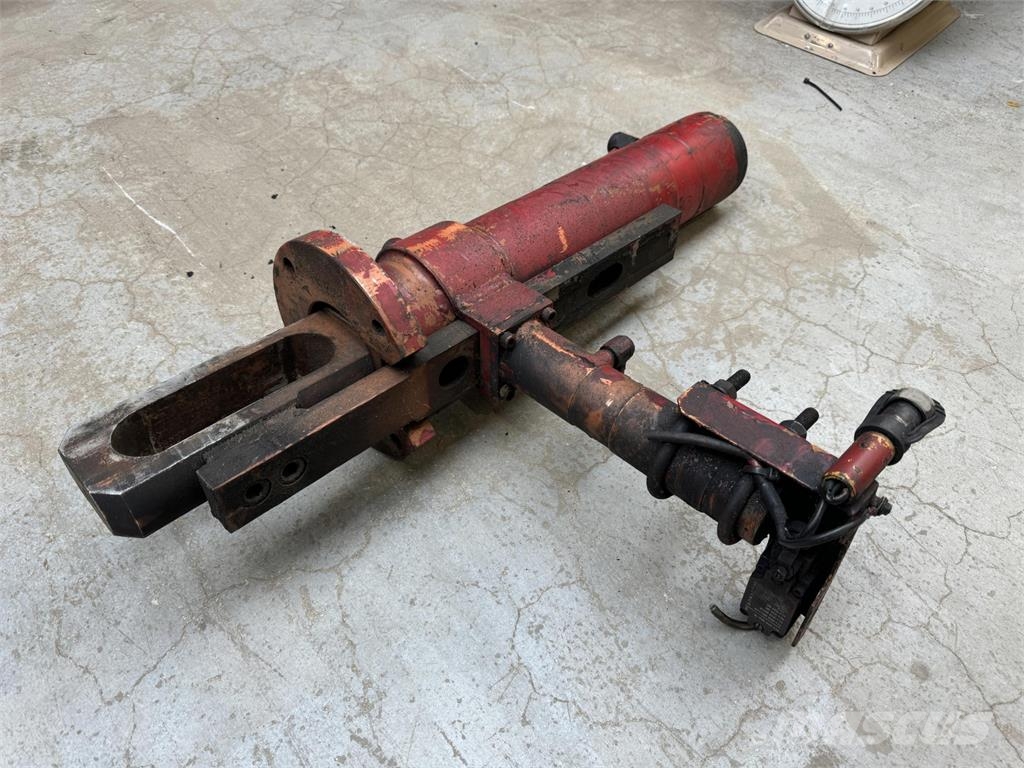 Liebherr LTM 1060 counterweight cylinder Peças e equipamento de gruas