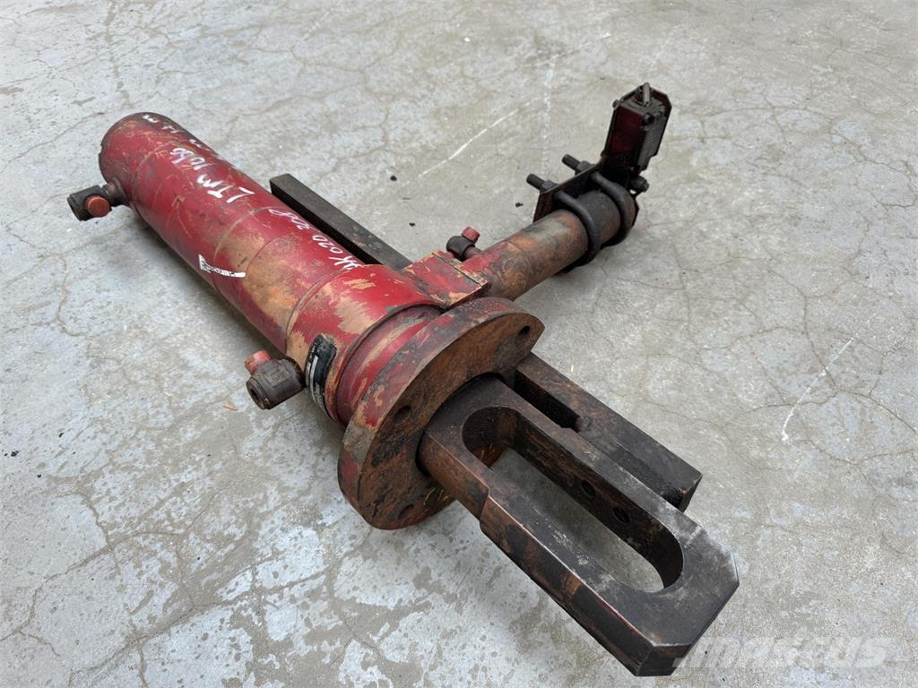 Liebherr LTM 1060 counterweight cylinder Peças e equipamento de gruas