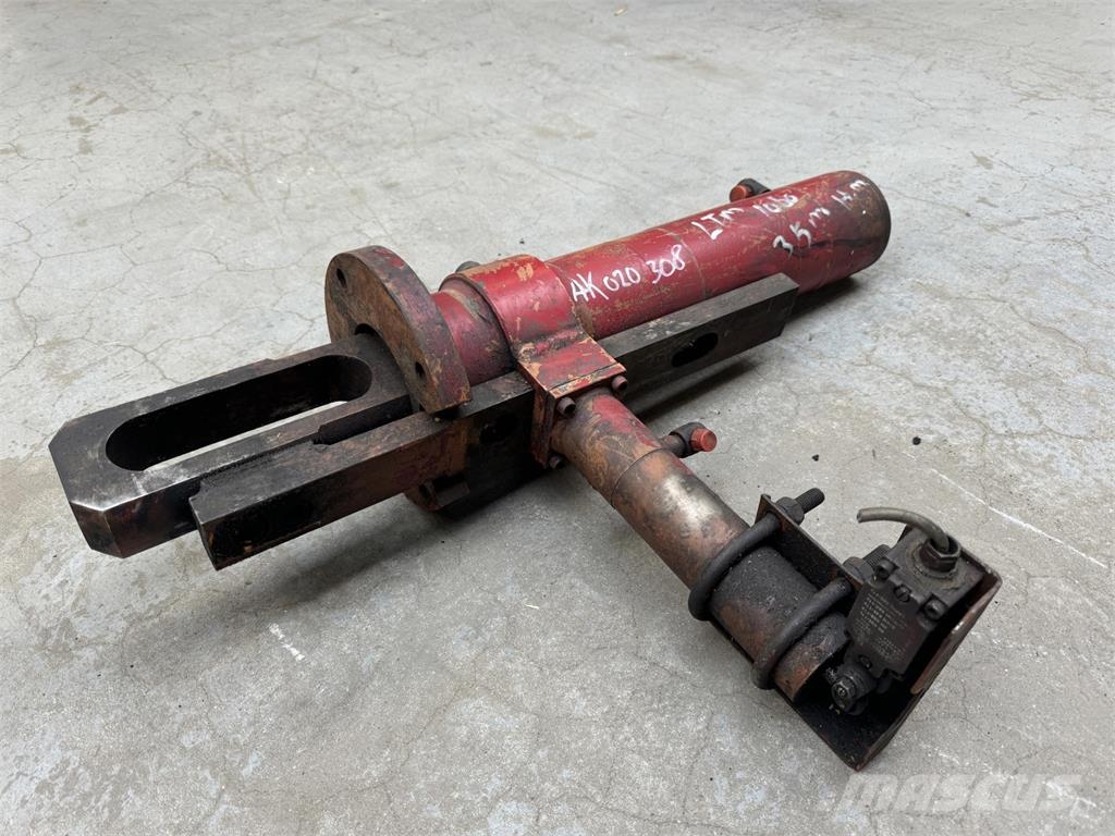 Liebherr LTM 1060 counterweight cylinder Peças e equipamento de gruas