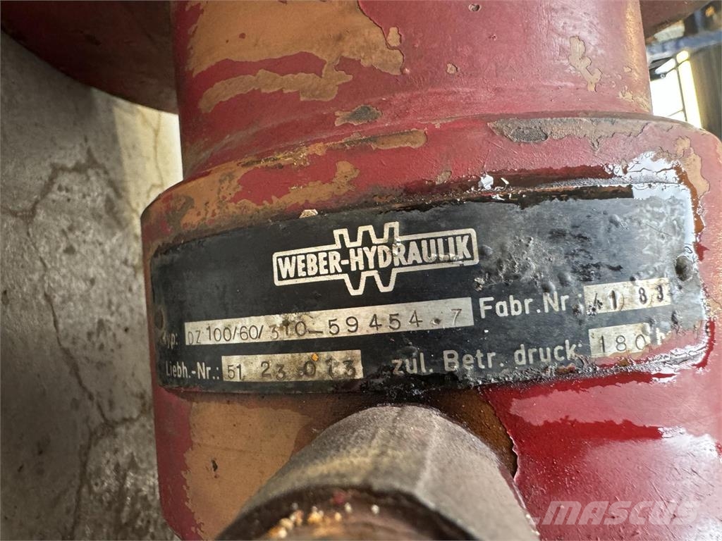 Liebherr LTM 1060 counterweight cylinder Peças e equipamento de gruas