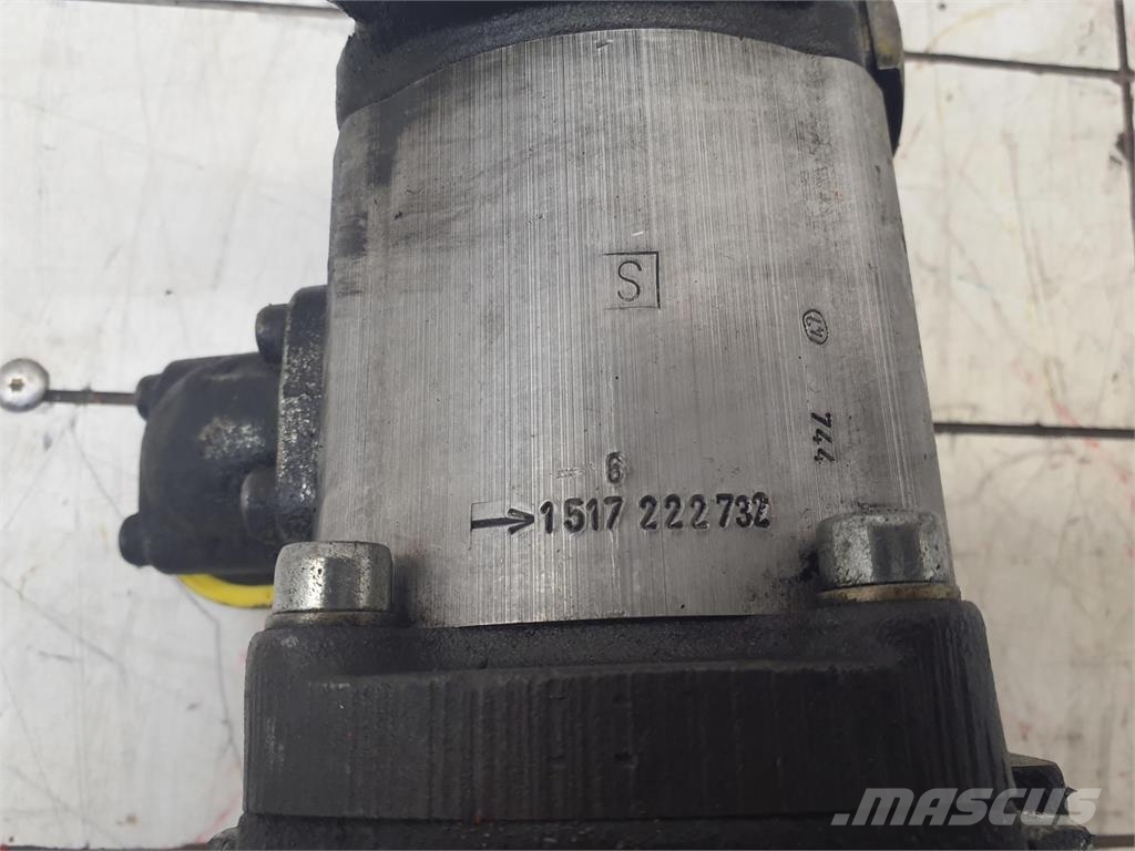 Liebherr LTM 1060 dual gear pump Peças e equipamento de gruas
