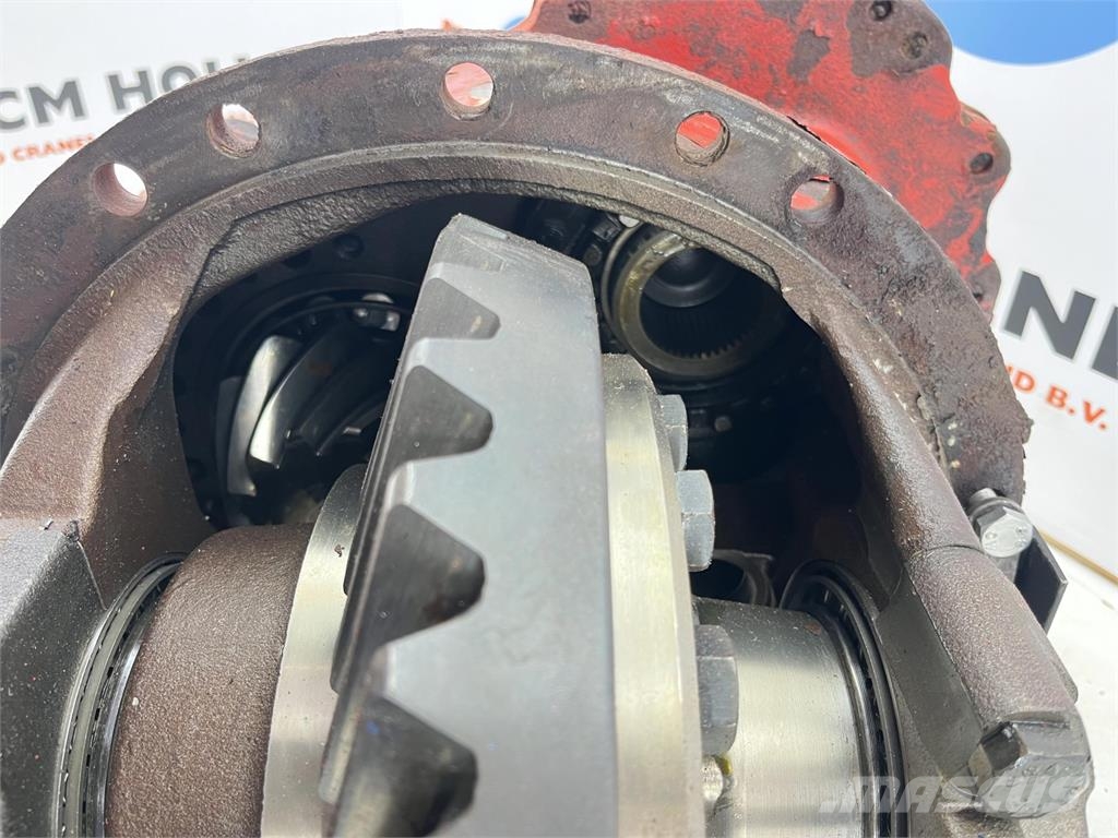 Liebherr LTM 1060 mid differential 13x35 axle 3 Части и оборудване за кранове