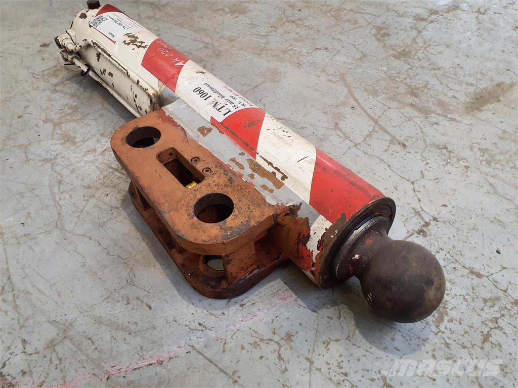 Liebherr LTM 1060 outrigger cylinder Части и оборудване за кранове