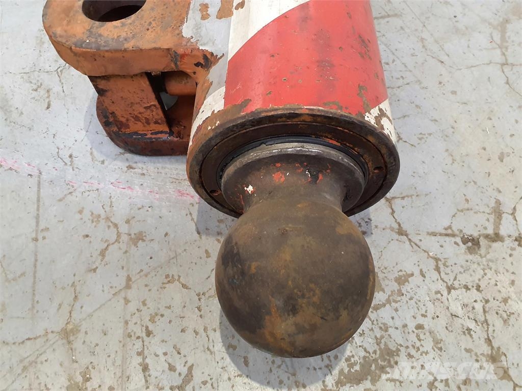 Liebherr LTM 1060 outrigger cylinder Части и оборудване за кранове