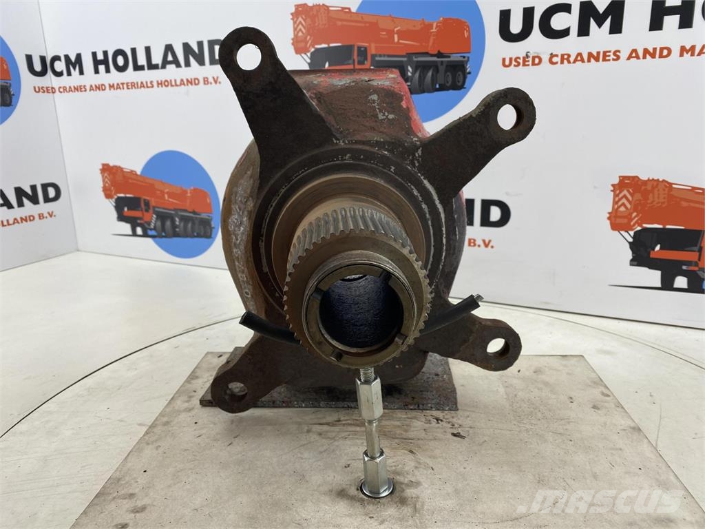 Liebherr LTM 1060 Steering knuckle axle 1 and 2 轴